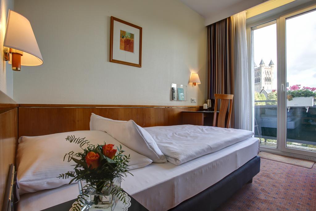 Trip Inn Hotel Esplanade, Duesseldorf Ngoại thất bức ảnh